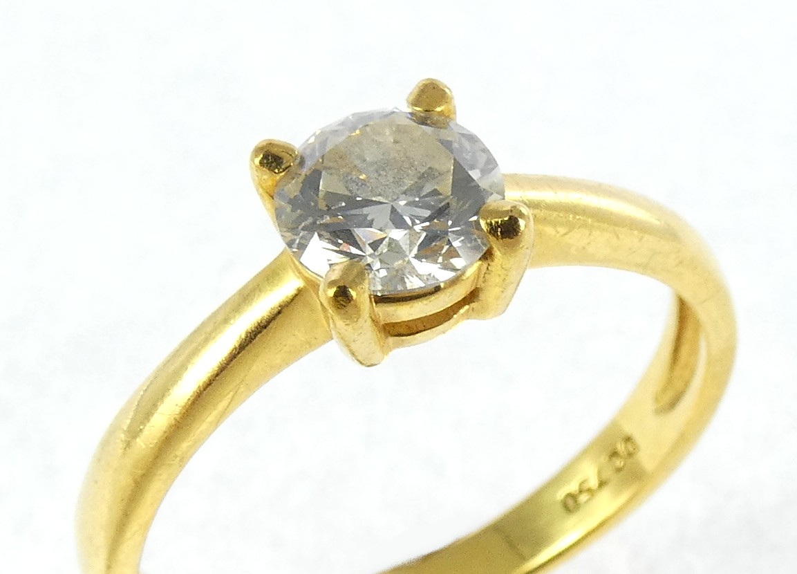 Lot 13 — 1 Bague Or 750 mil. sertie d'un brillant solitaire (0.40 Car