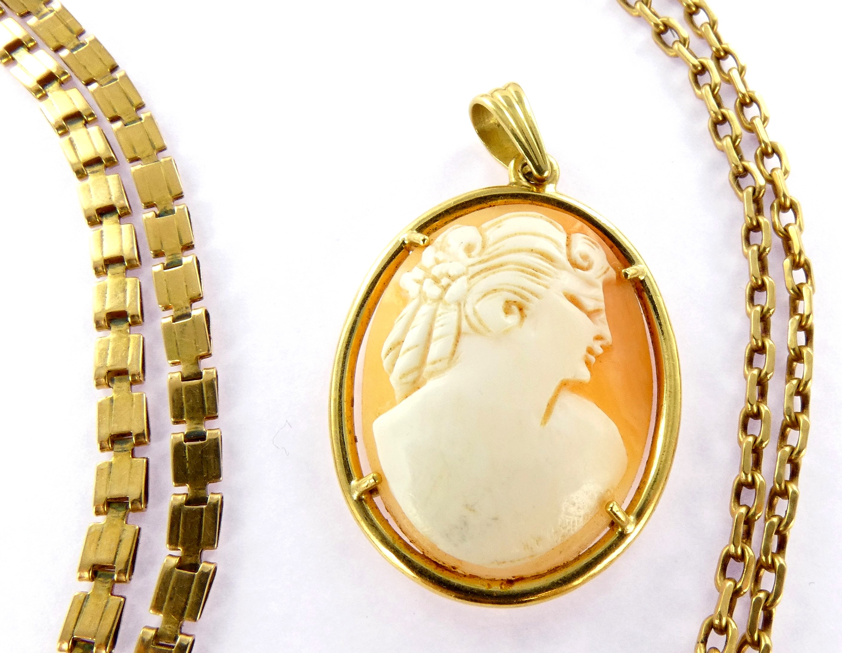 Lot 22 — 1 Pendentif Or 750 mil. Non poinçonné, camée, 5.2g, 1 Chaîne