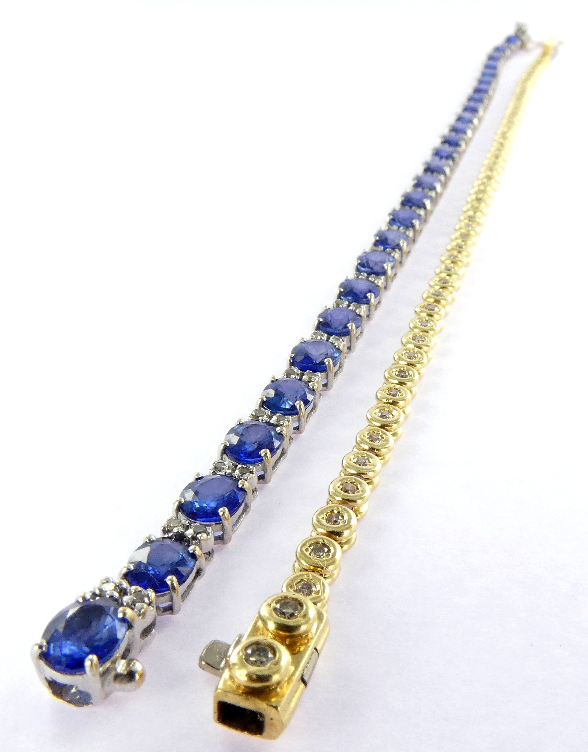 Lot 5 — 1 Bracelet Or 750 mil. Non poinçonné, pierres et brillants, 